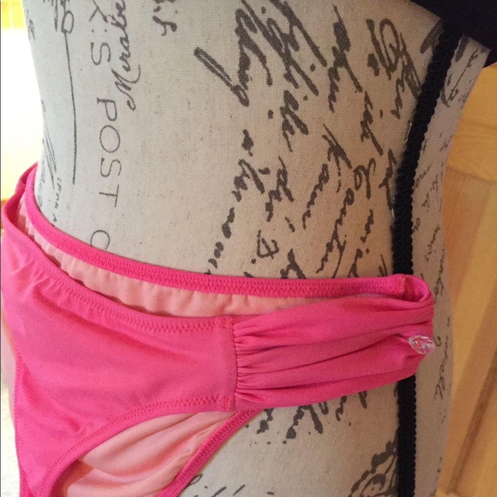 VS bathing suit - Picture 3 of 6